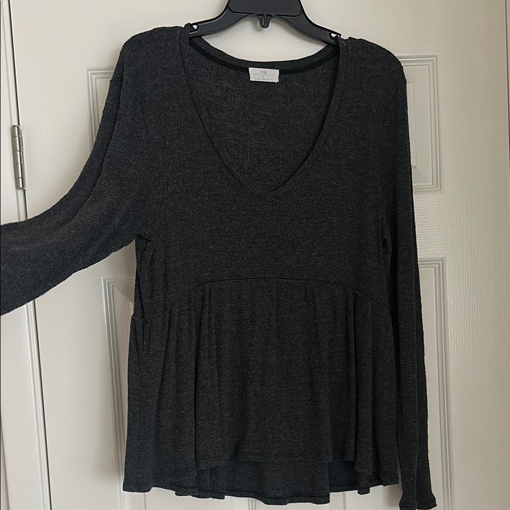 Anthropologie t.la Women's Heathered Black/Grey V-Neck Top